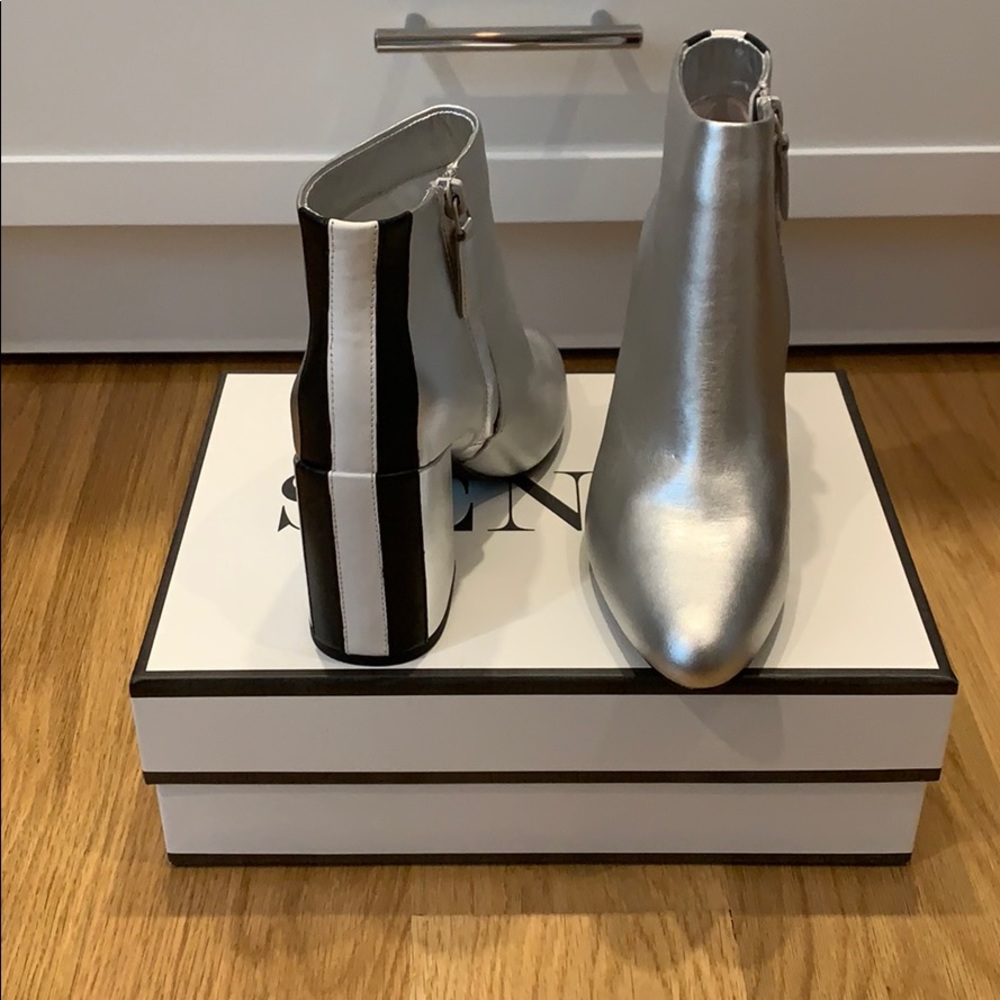 SENSO Metallic Silver Ankle Boots with Striped Heel